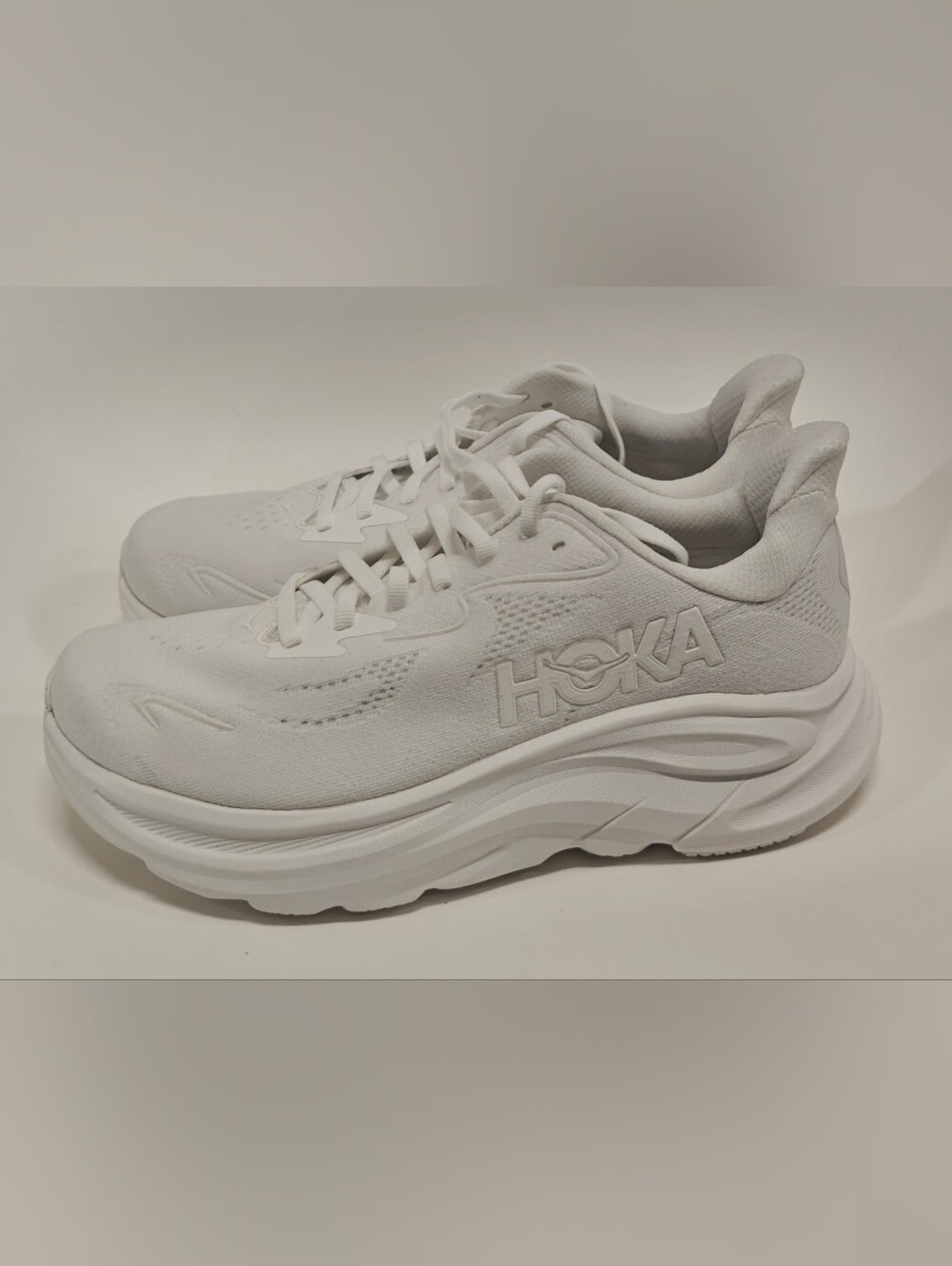 HOKA Clifton 10 2E Wide Women’s White Running Shoes Size 8